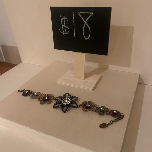 FLORAL STATEMENT BRACELET - Picture 2 of 2